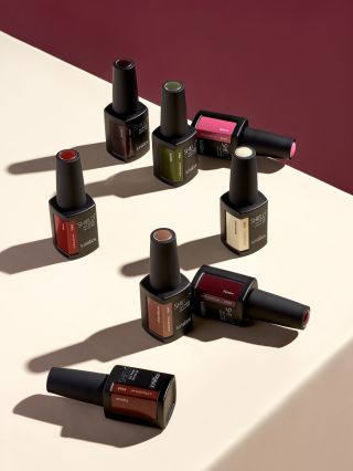 🥀 CURIOUS 🥀 Nová podzimní kolekce od značky Kinetics. Dostupná jak v gel laku Shield, tak také v klasickém laku na nehty...