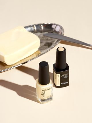 Jemný odstín #662 Buttercream v barvě slonové kosti, který září něžnou elegancí. ✨ Připomíná první ranní světlo na lněné...